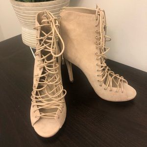 KENDALL + KYLIE Ginny Nude suede lace up peep toe
